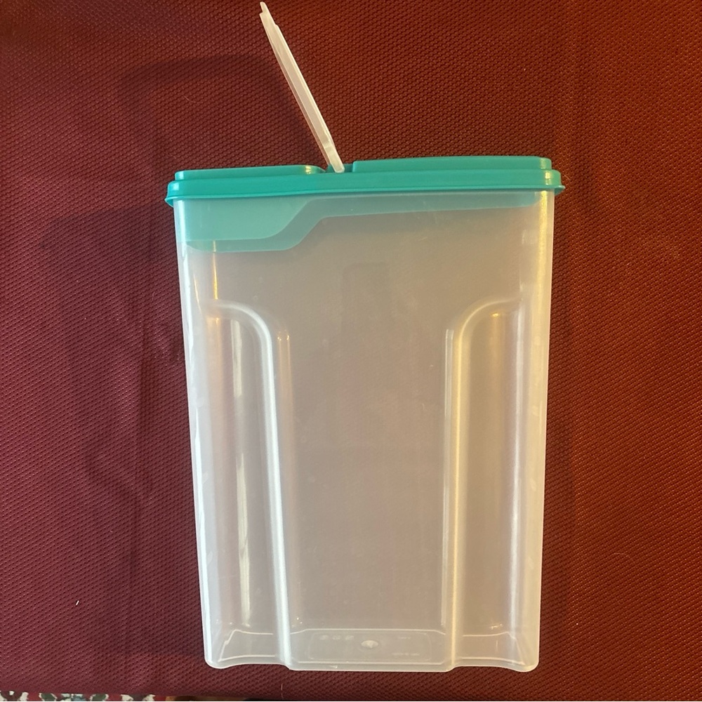 24 Cup Food Storage Container